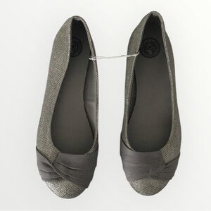 ✨HP✨ NEW SO Women's Flats 7 Silver Gray NWOT